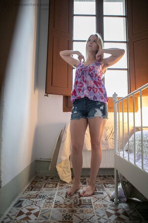 Fair haired Aussie with a tremendous bush shows it all