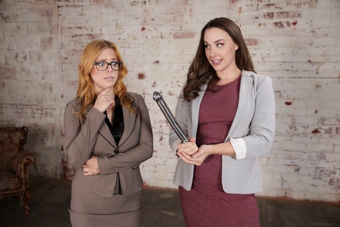 Gorgeous gal can do kinky things with her pretty little mouth