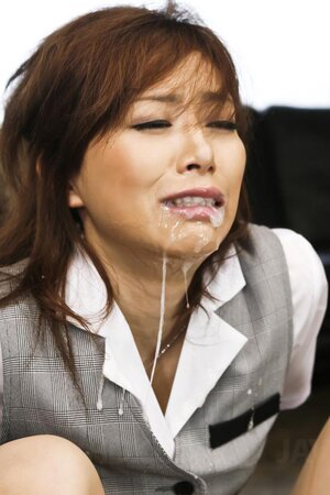 A loyal young girl with a rock hard body loves blowbangs now