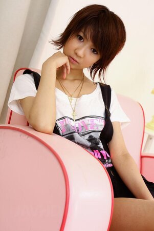 She says she'd rather masturbate than fuck a guy with a huge dick