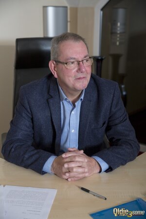 Girls riding his dick and face simultaneously and it is WILD