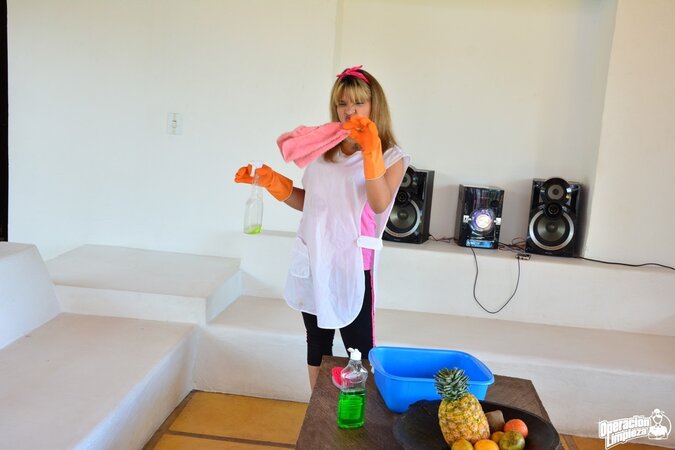 Hot girl knows her work and gets ready to get fucked silly