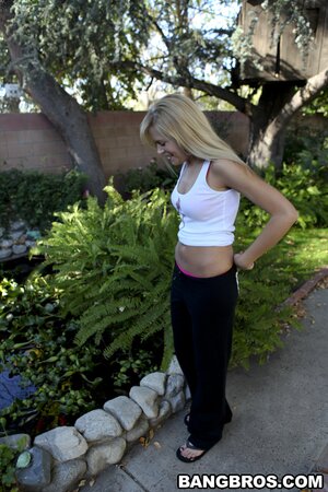 Viral sex session with a skinny babe that needs big dicks