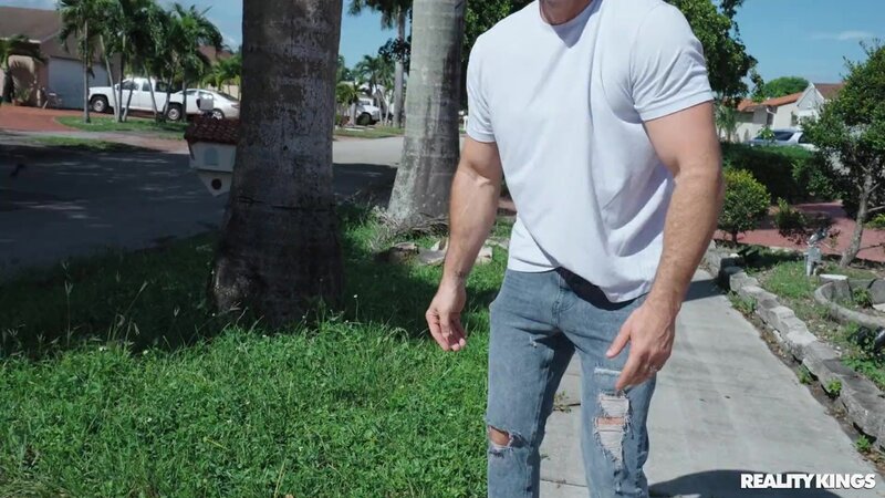 A hot momma with nice tits is going to enjoy sloppy oral