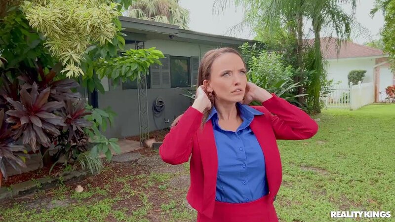 Hot realtor girl shows off her half naked body in an epic way