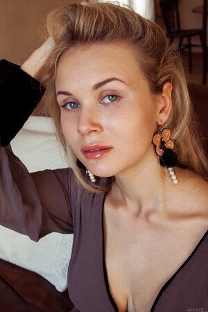 Hot babe with eyes like those makes for an intriguing scene