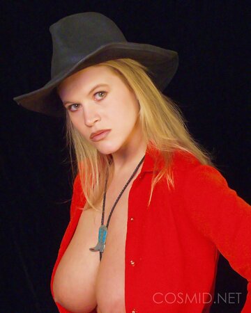 Sexy hat lady is here to showcase her boobies and look great