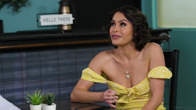 Masseuse with a hot twat is going to bang her kinky client