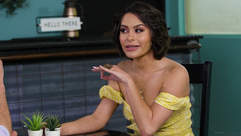 Masseuse with a hot twat is going to bang her kinky client