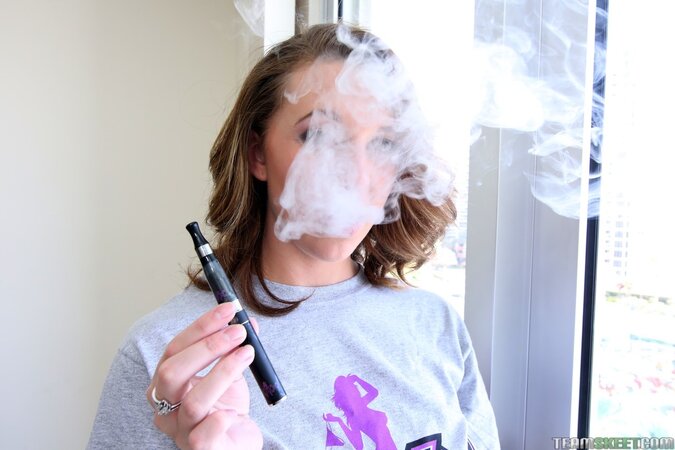 Brooke Wylde bends over and showcases all of her amazing curves