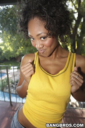 Cute black Evanni Solei spreads her legs to flaunt her tight twat