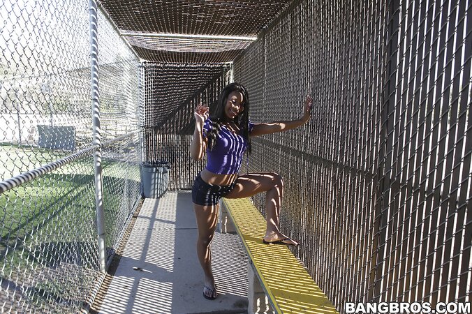 Cute black teen strips to demonstrate her big butt and a twat