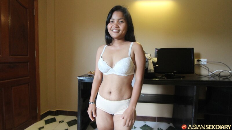 Devilishly wet Asian pussy is prepared to get fucked silly