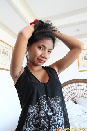 Francine the Filipino showing off her brilliant pussy and boobs