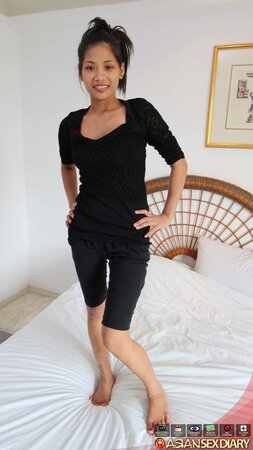 Franciska the Filipino Mum showing how she fucks hot men