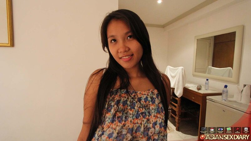 Pinay chick named Corazon is happy to get smashed by big D