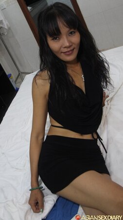 Hot and skinny babe shows her ass and prepares for hard sex