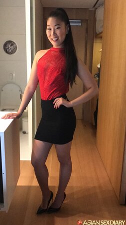 Katana the horny Asian shows her ass and the rest of her bod