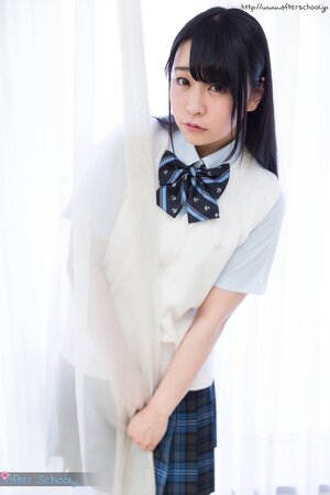 Bored Japanese teen finger fucks her kitty in the class