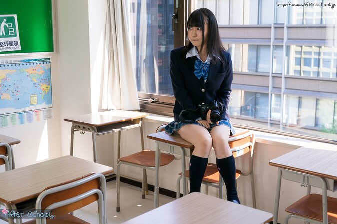 Bored schoolgirl spreads her legs to take pics of her tight pussy