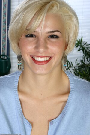 Stunning model exposes the sweetest hairy cunt you've ever seen