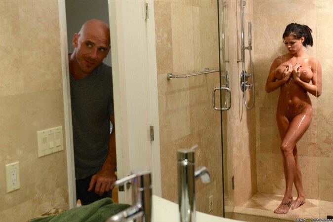 Perfect body babe Peta Jensen gets screwed by another man