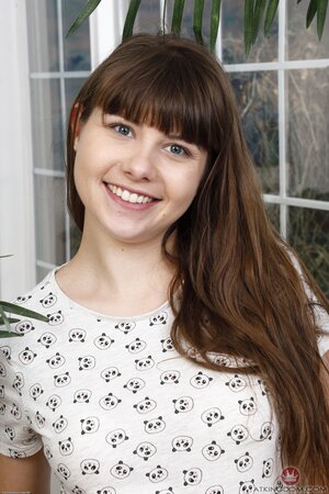 Luna Rival is the most adorable French pornstar of all time