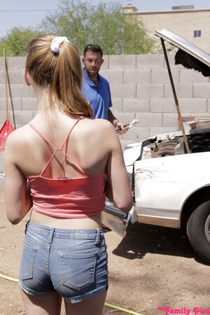 Young babe gets pounded by her bf in a car on her way home