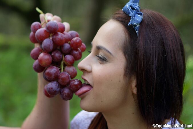 Petite babe checks out her new bf's fucking skills outdoors