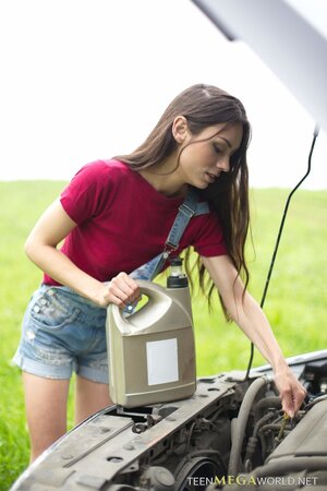 Real hiking must include banging your annoying gf in the woods