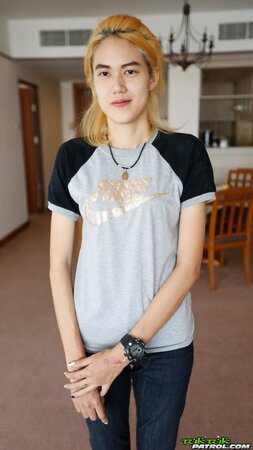 Shy Asian spreads her legs to have fun with a foreigner's dick