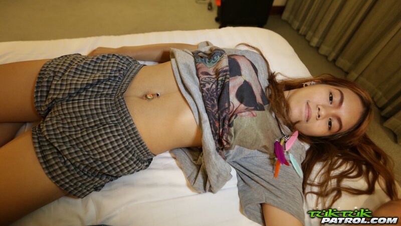 Asian beauty Fresh Muay wants to showcase her adorable body