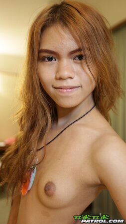 Asian beauty Fresh Muay wants to showcase her adorable body