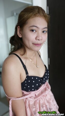 Thai babe with a tight pussy is ready to tease big time