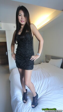 Playful Thai lady exposes her pussy and prepares for hot sex