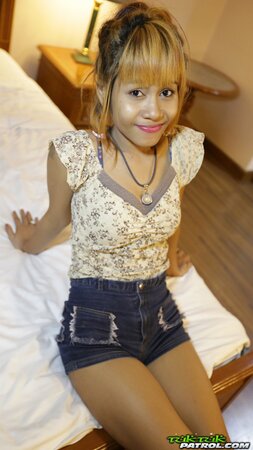 Thai girl looks like a hooker when fucking this white dude