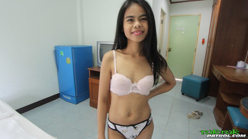 Asian beauty with a tight pussy wants to get banged on all fours