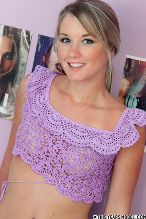 Leggy and tight blondie with tan lines showing her slit