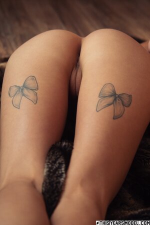 Thin blonde Emma Hix is going to show her pussy on that rug