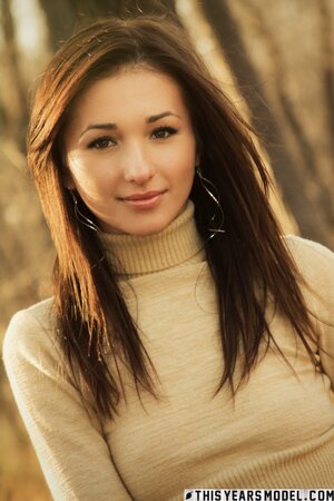 Boring fall photoshoot unexpectedly turns into an erotic one