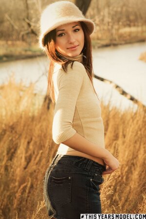 Boring fall photoshoot unexpectedly turns into an erotic one