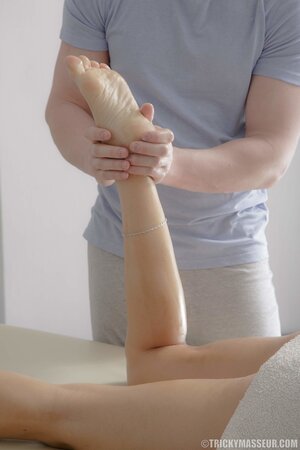 MILF stepmom comes to check her son's massage skills on her pussy