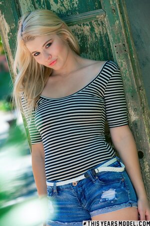 Naughty teen Mindy Corin is shameless for stripping in public