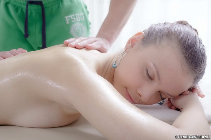 Brunette goes fully nude to let her masseur fuck her silly