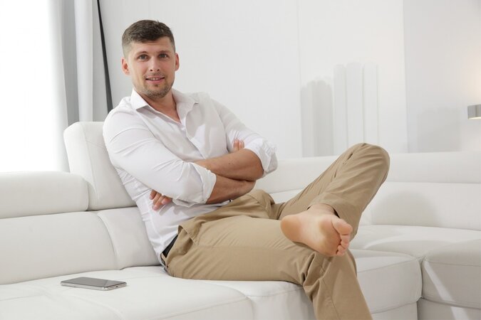 Glamorous girl masturbates at him to get his dick in her pussy