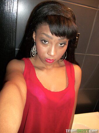 Teen takes the sexiest pics of her trimmed twat in the bathroom