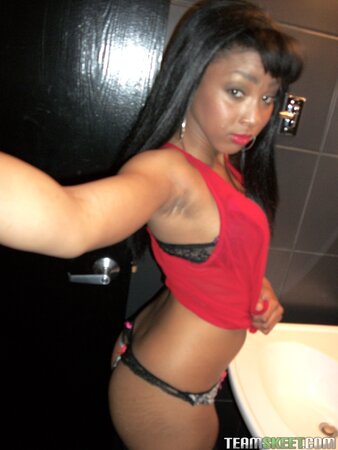 Teen takes the sexiest pics of her trimmed twat in the bathroom