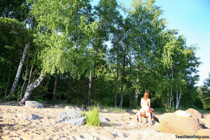 Tall babe gets fucked hard by her bulked boyfriend at the beach