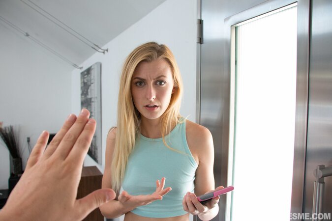 Horny girl speeds up the seduction with her insane body