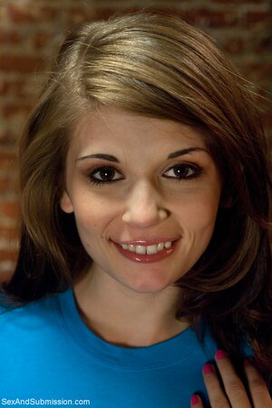 Sensi Pearl shows her insane body in a taboo XXX BDSM scene